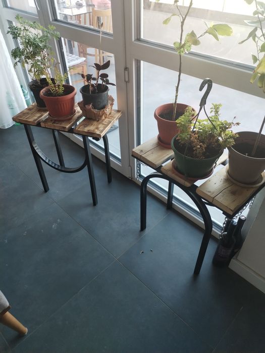 1.Огледало в рамка от метални профили, 2.Поставки за цветя, 3.Количка