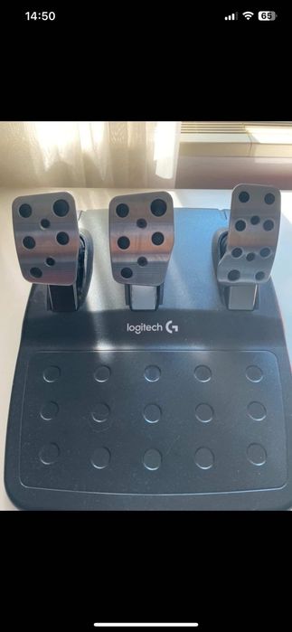 Logitech G29 volan + pedale + schimbator viteze 

Vand L