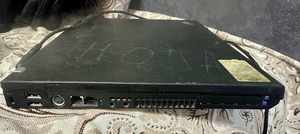 Продам ноутбук на запчасти