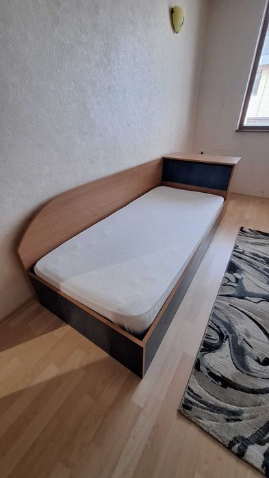 Единично легло с матрак и ракла