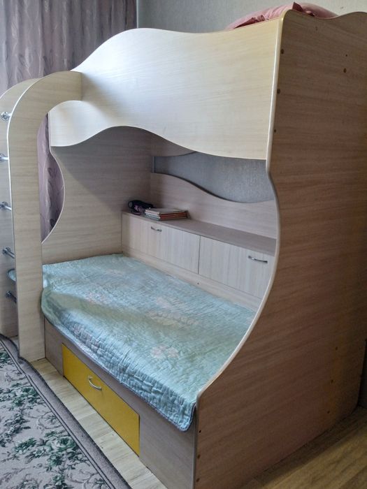 Продам кровать двухъярусная