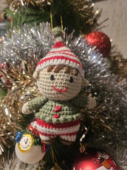Ръчно изплетени коледни играчки за елха