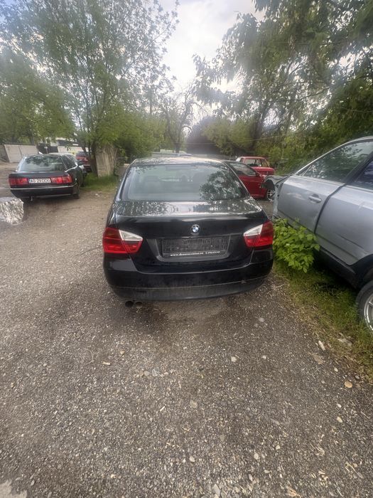 Dezmembrez BMW E90 318i 2006