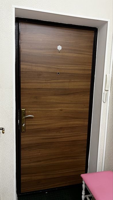 срочно продается входная дверь