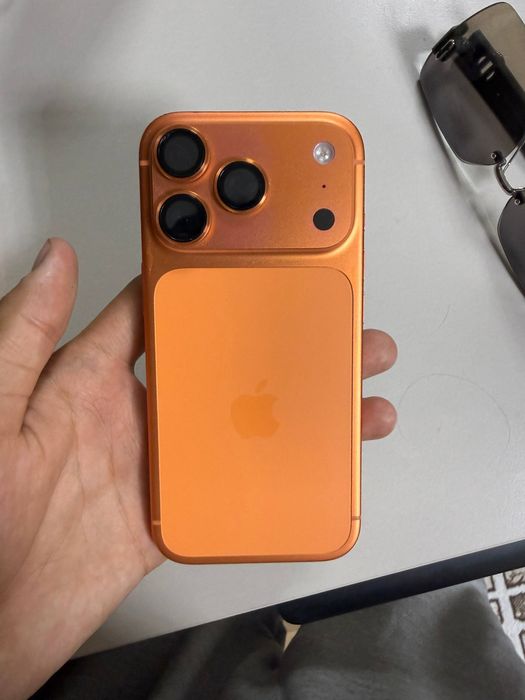 Iphone 17 pro orange