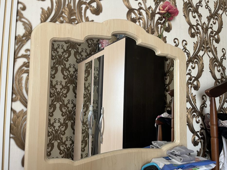 Продам  шифоньер. Комод зеркало &