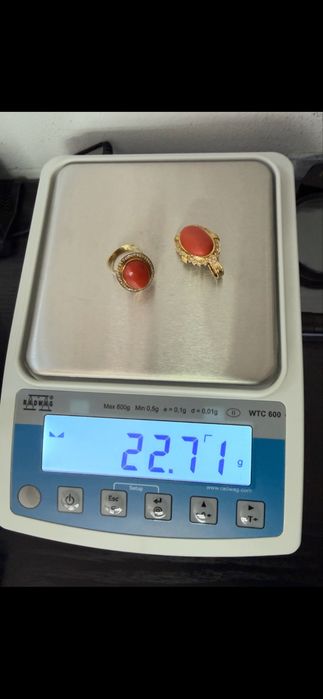 Луксозен Комплект 18K Злато с Натурален Корал и Диаманти