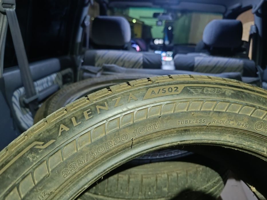 Продам резину 235 50 R20