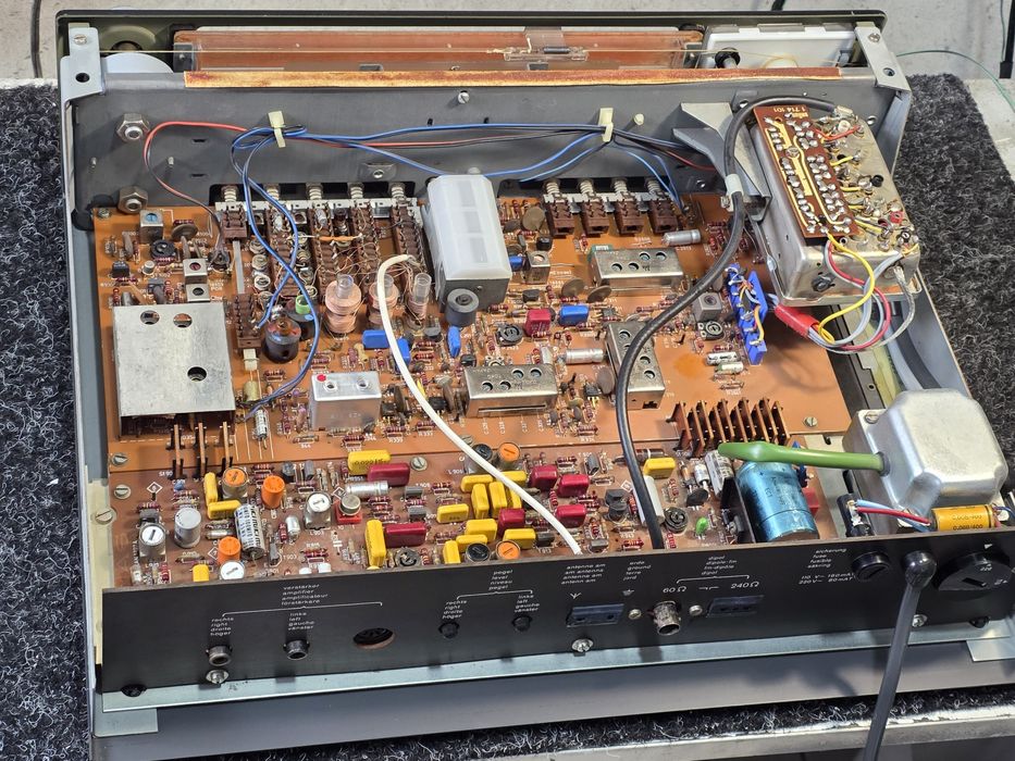Sistem audio BRAUN ,preamplificator CSQ-1020,tuner  CE-1020,hifi retro