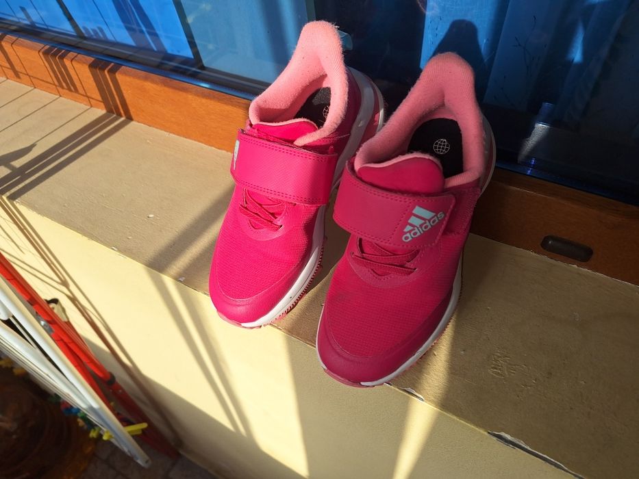 adidasi fetite marimea 32,in stare impecabila
