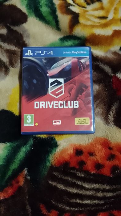 PS 4 slim 500gb aproape nou nu prea l-am folosit