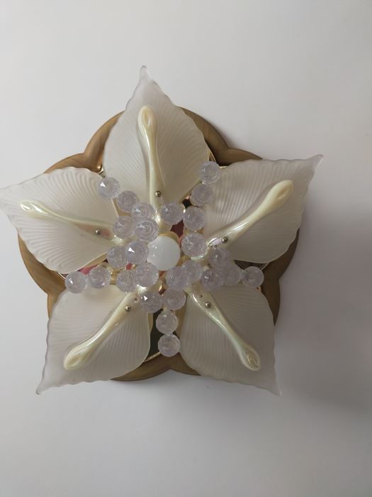 Продам люстру потолочную