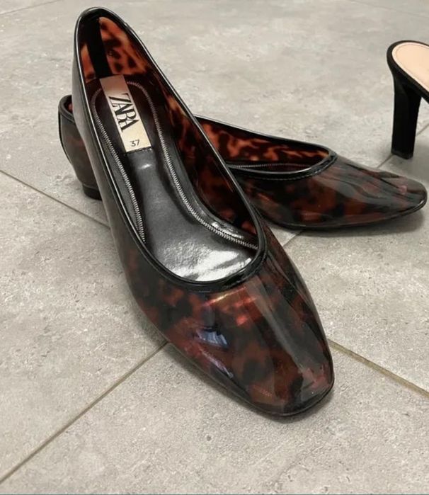 Обувки и сандали.