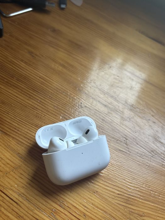 Продавам използвани Airpods Pro 2.gen слушалки