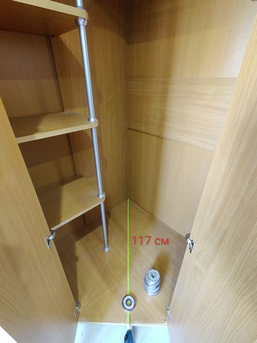 Угловой шкаф в хорошем состоянии