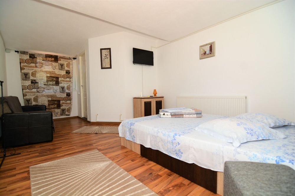 Cazare Pensiune  Călimănești Caciulata inchiriez cabana casa vacanta
