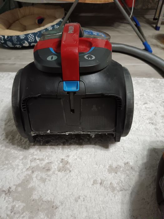 Продам на запчасти пылесос