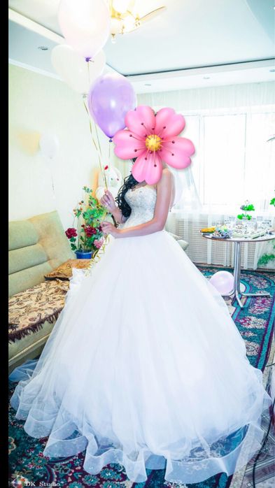 Шикарное свадебное платье ручной  работы