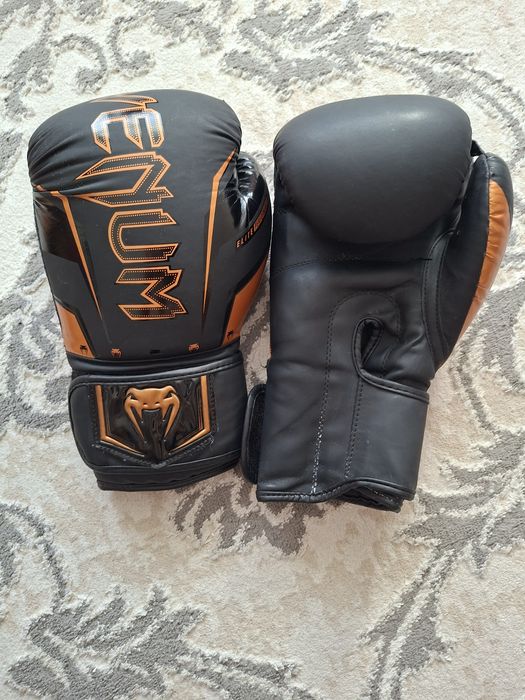 Боксерские перчатки
