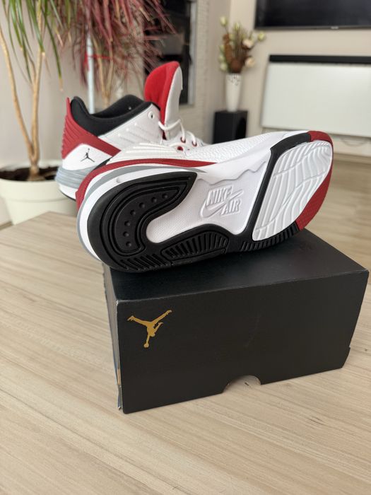 Оригинални Nike Jordan Max Aura 5