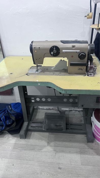 Продается две швейной машинки