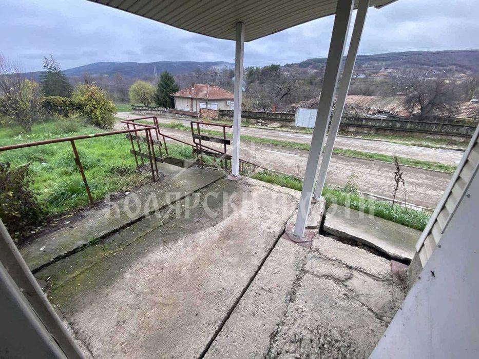 Търговска сграда в село Самоводене