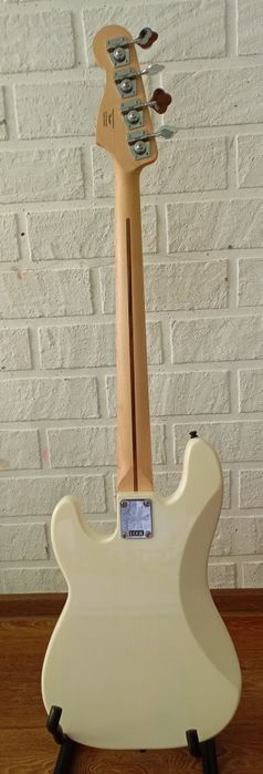 Продам бас гитару