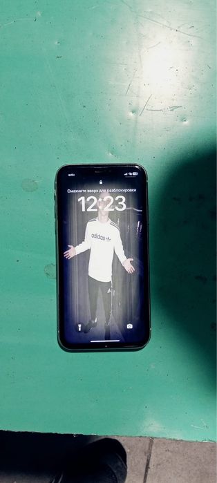 Продам айфон 11 64 гб