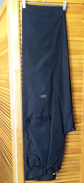 Рубашка брюки жилет куртка ботинки.