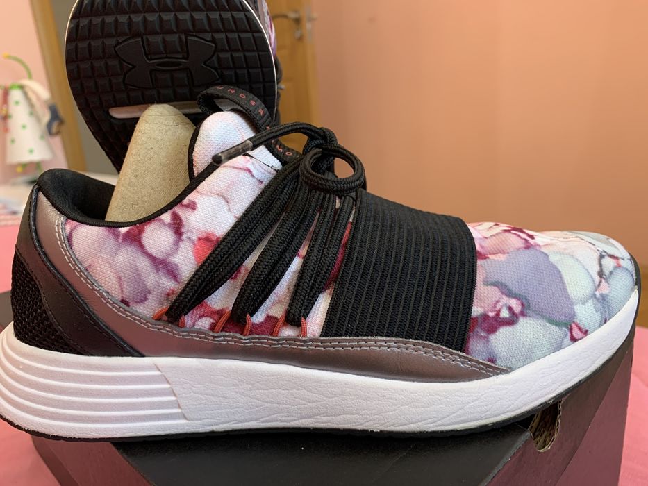 Дамски  маратонки Under Armour, N 37/ EUR  38,5 , стелка - 24,5 см.