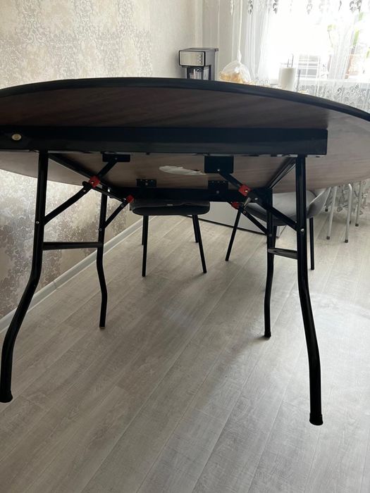 Продам круглый стол