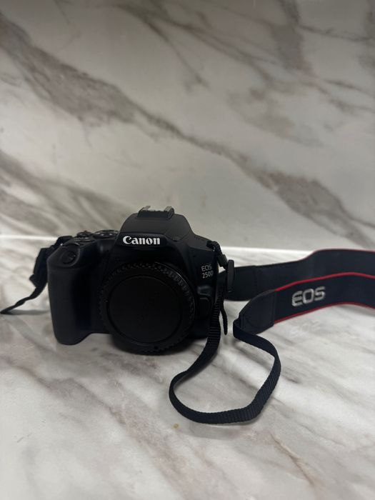 Canon EOS 250D + обектив 18–55mm – ЧИСТО НОВ