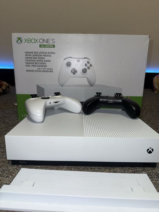 Xbox one s 1T + două menete