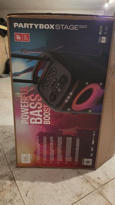 JBL PARTYBOX 320 с включени 2 миркофона