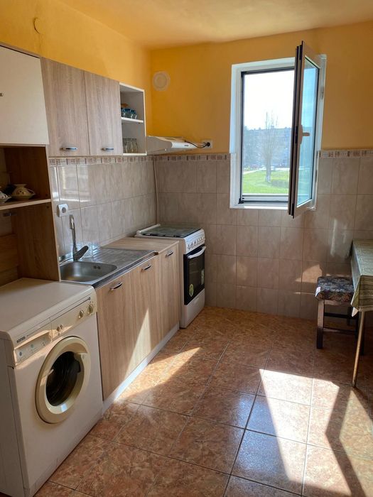 Apartament 2 cam etaj. 1 Moldova Noua