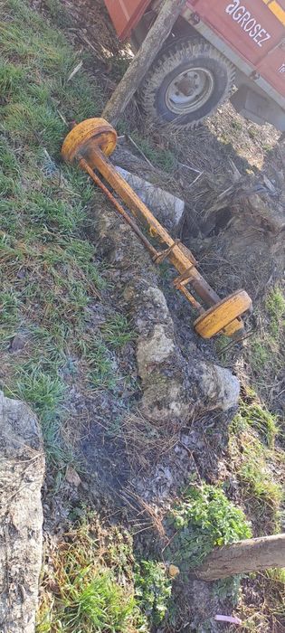 Vând următoarele piese