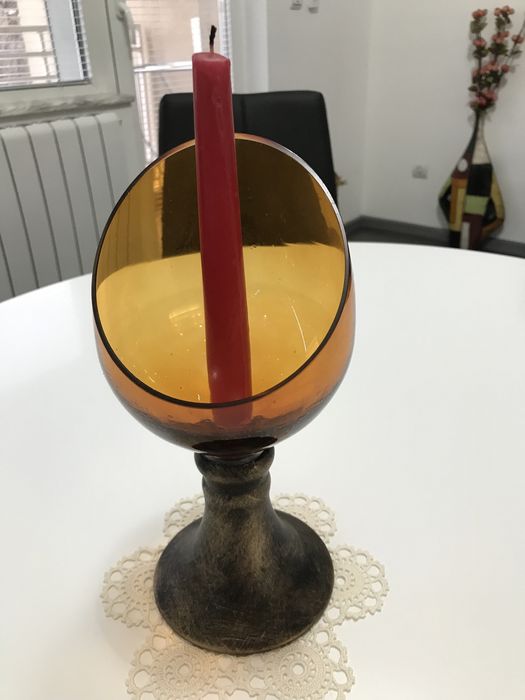 Сравнително стари ръчно изработени свщмик и основа за нощна лампа.