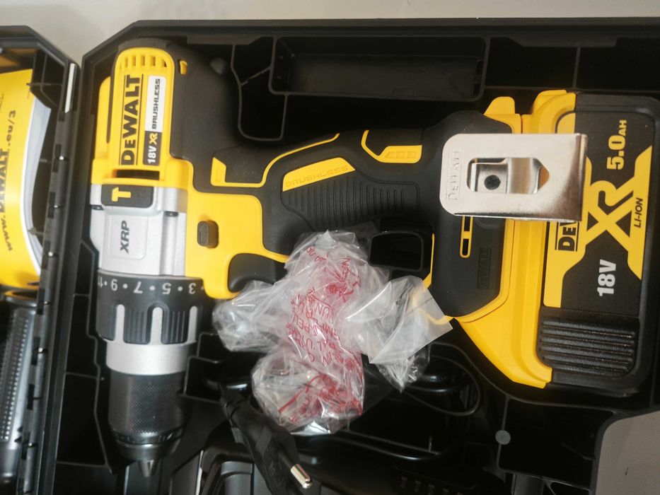 Bormasina Dewalt pe batería