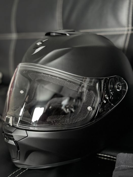 Vand casca moto, este noua marimea S