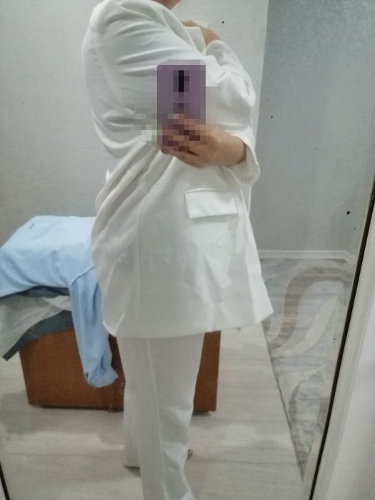 Костюм на р58. Новый, белый