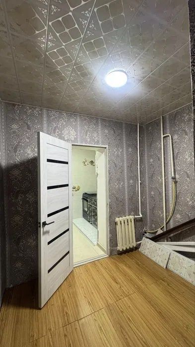 ЭКО базар. Мирзо Улугбек р-н. Продаётся 1 комнатная квартира