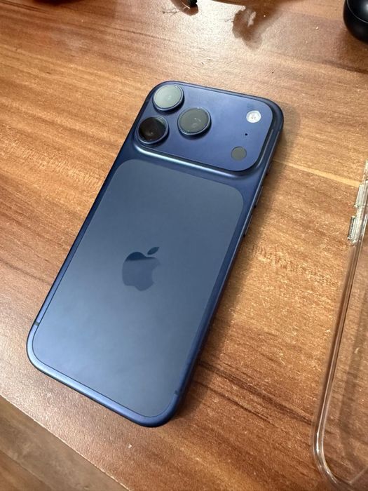 Продам Айфон 17про