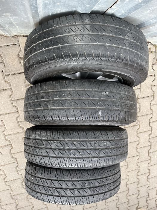 Jante aliaj 5x139.7mm, anvelope 215/75 R16, Kia Sorento 1