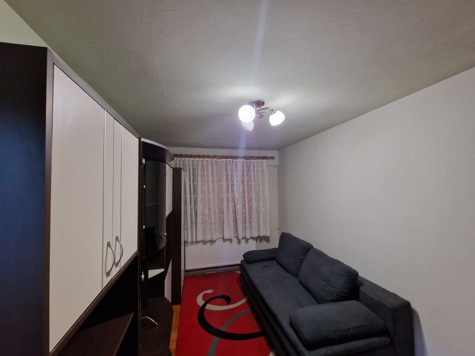 Inchiriez apartament 3 camere Arad