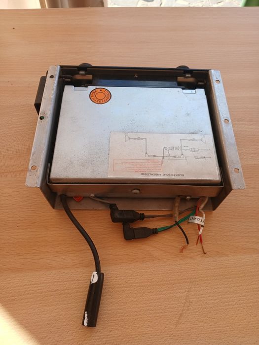 Casetofon  AutoVintage ICE și  4 boxe ani 80-90 la 220euro
