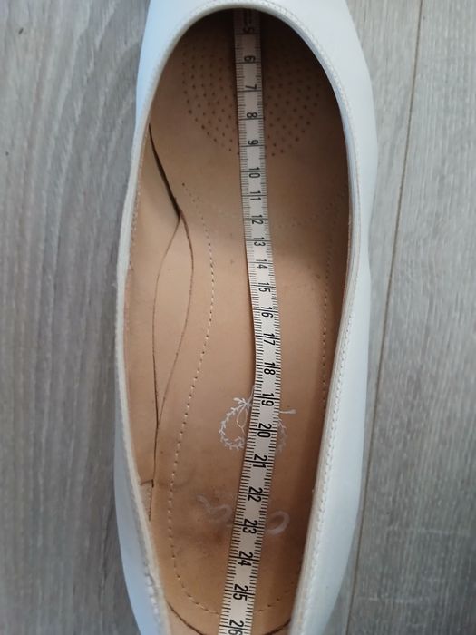 Pantofi ara din piele nr 39!