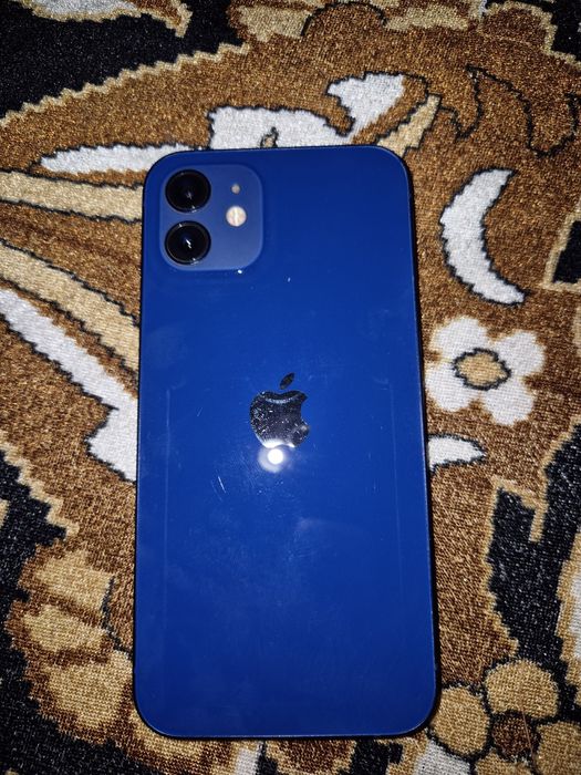 Продам айфон 12.