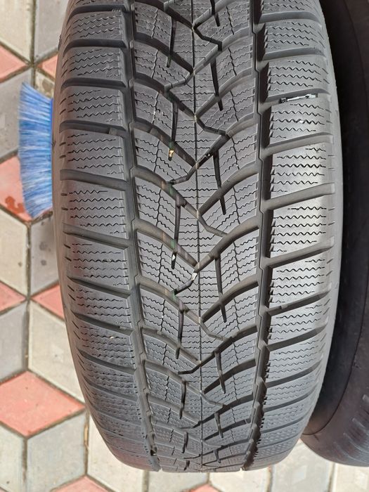 Vând 4 anvelope de iarna 225 65 r17 DUNLOP aproape noi