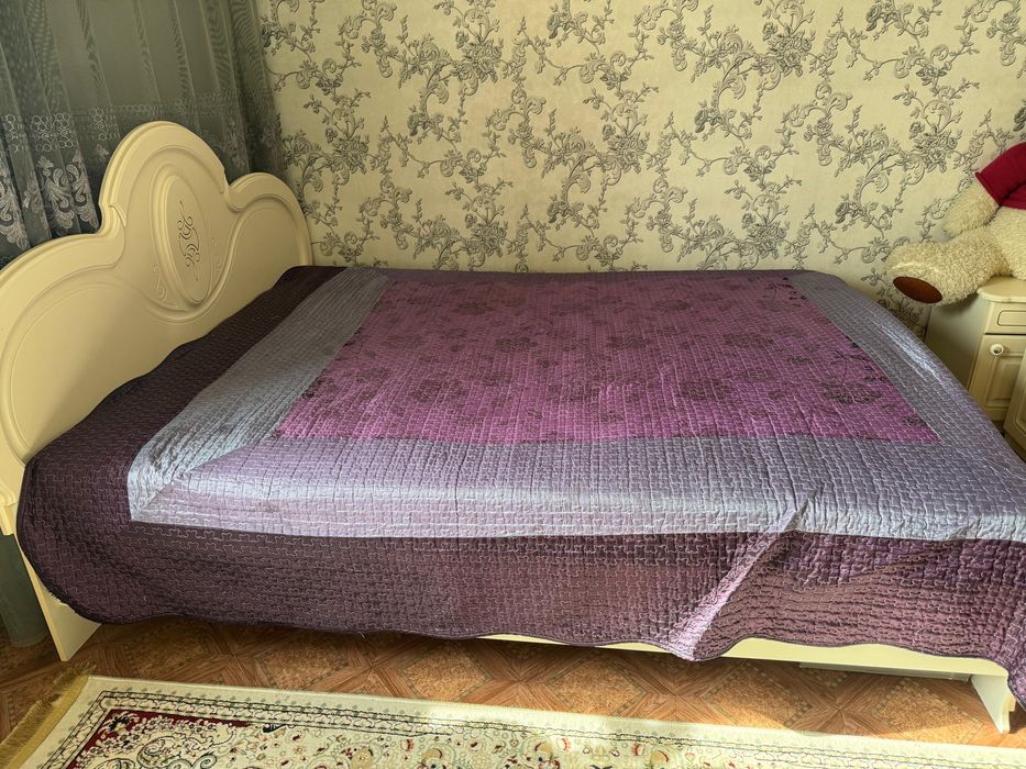 Продается спальный гарнитур