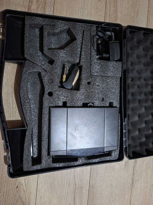 Vând sistem wireless Akg  pentru instrument